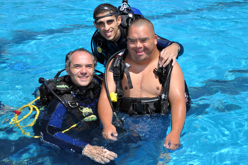 Osvaldo, en su Bautismo de Buceo en la Colonia Especial